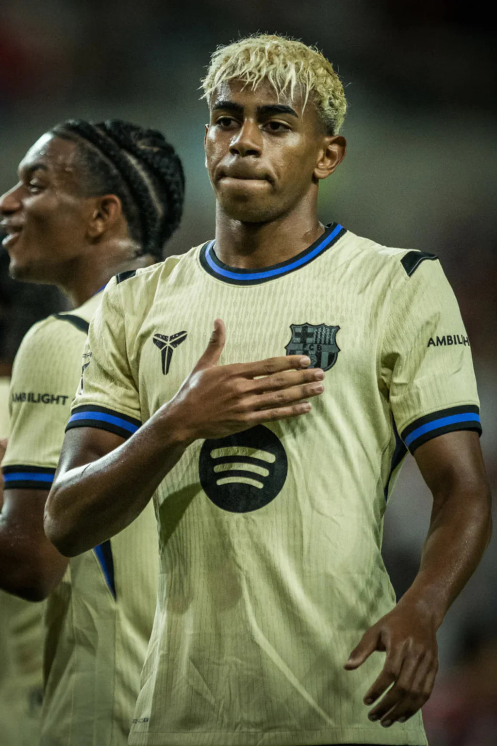 Le FC Barcelone dévoile son nouveau maillot extérieur en hommage à Kobe Bryant